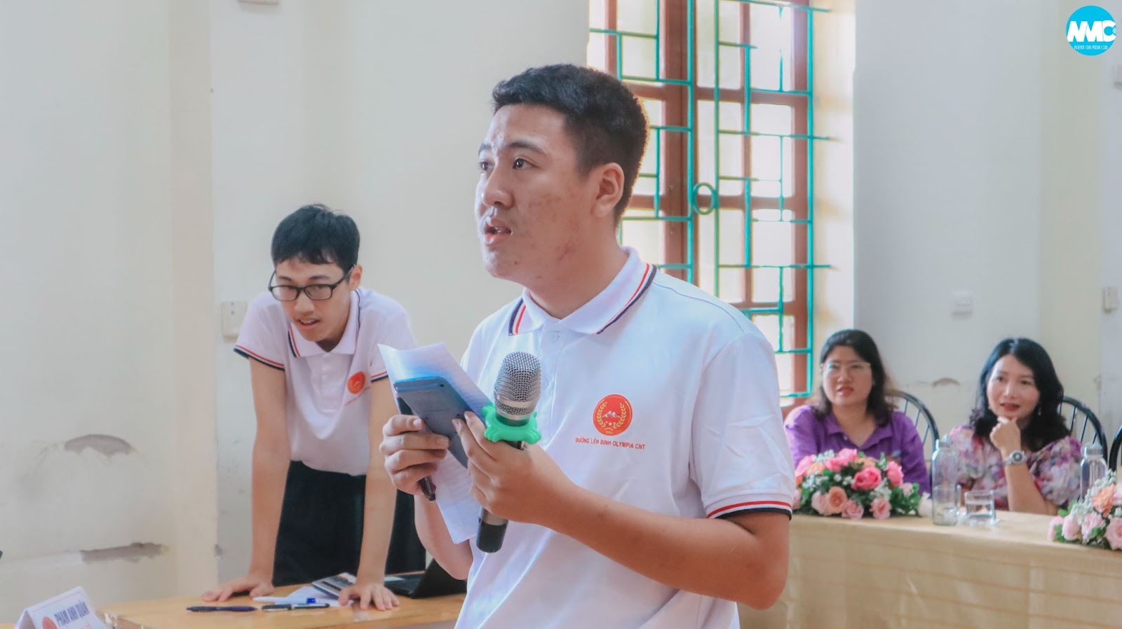 Nhấn để phóng to